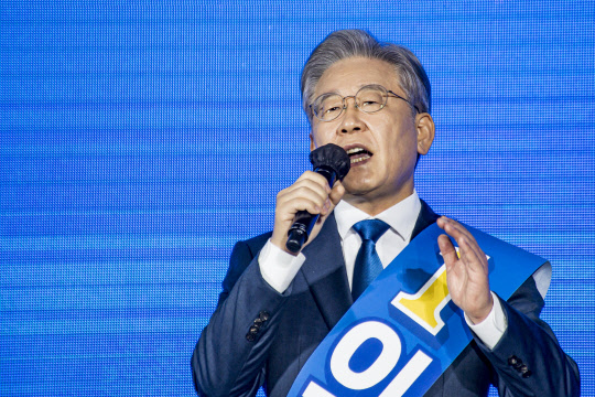 지난 9월25일 더불어민주당 이재명 대선 예비후보가 광주 서구 김대중컨벤션센터 1층 다목적홀에서 열린 광주·전남 지역경선 합동연설회에서 정견발표하고 있다.공동취재·연합뉴스